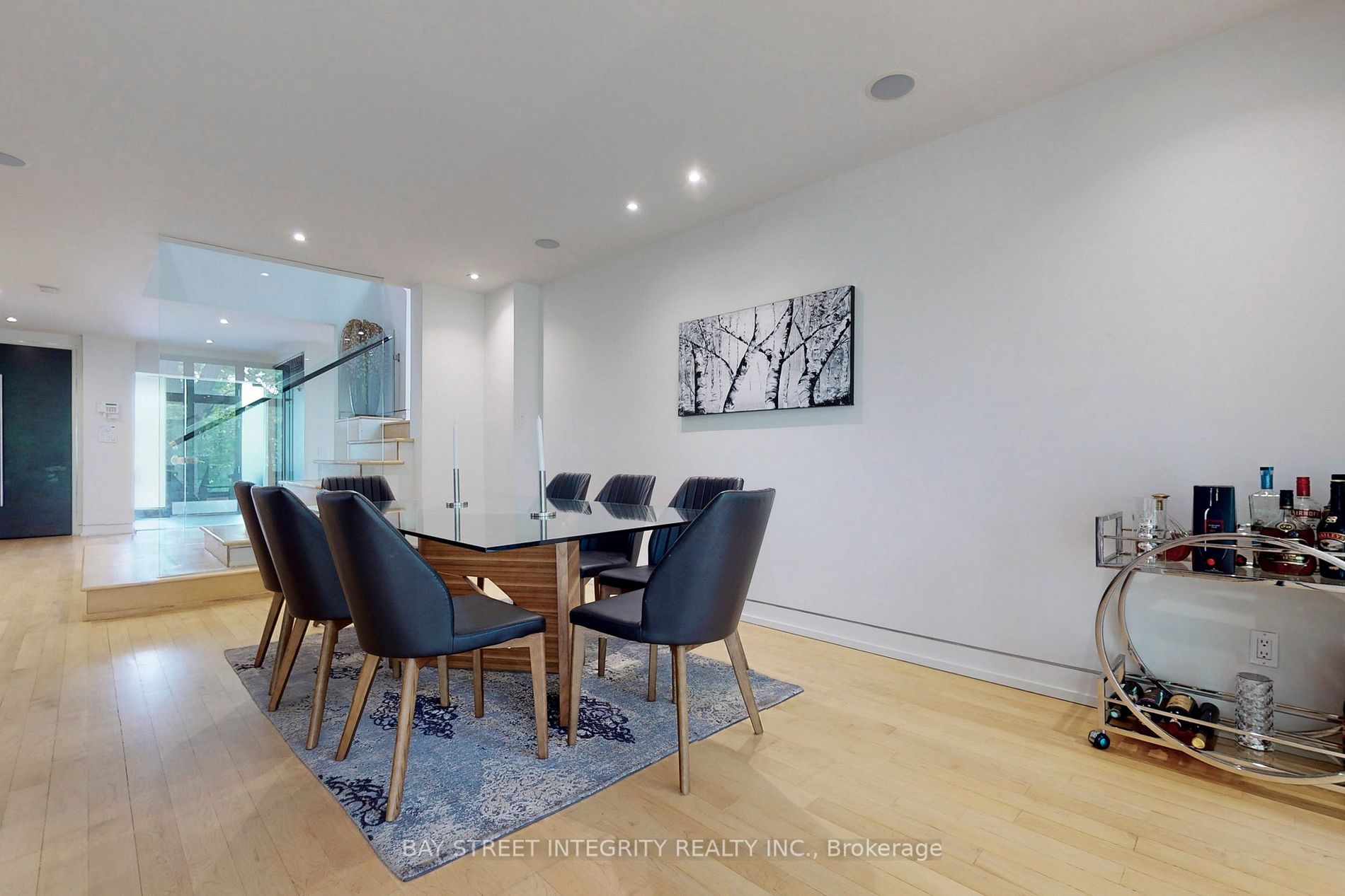 7 Douglas Cres