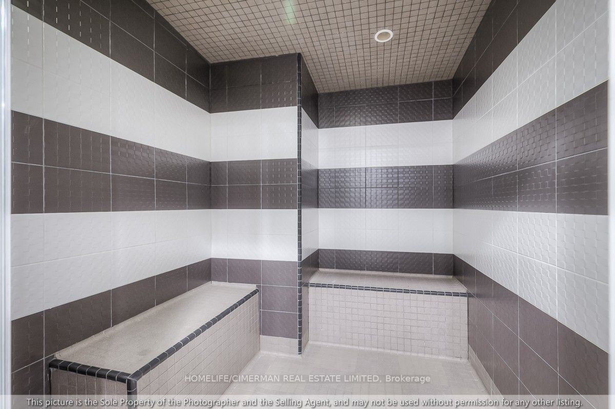 18 Graydon Hall Dr, #1804