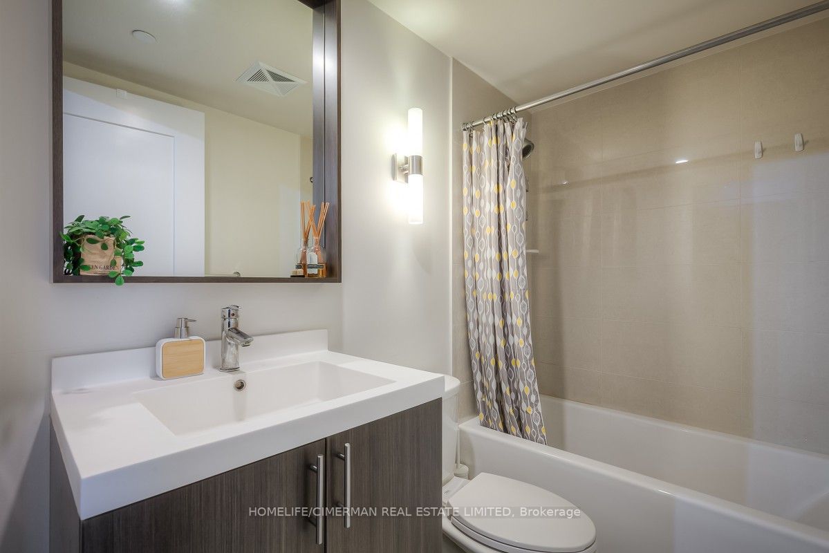 18 Graydon Hall Dr, #1804