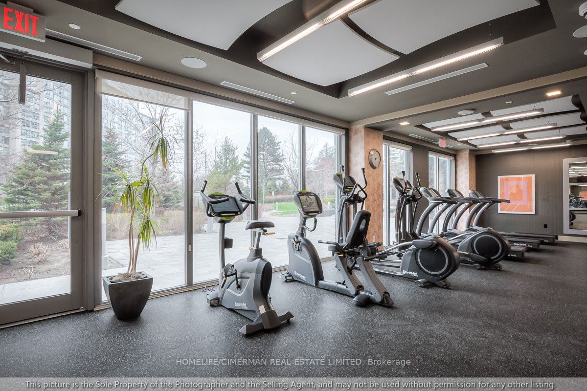 18 Graydon Hall Dr, #1804