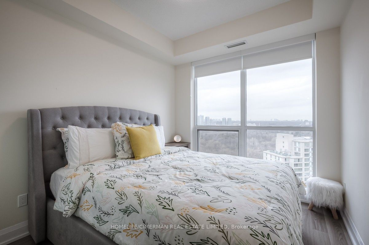 18 Graydon Hall Dr, #1804