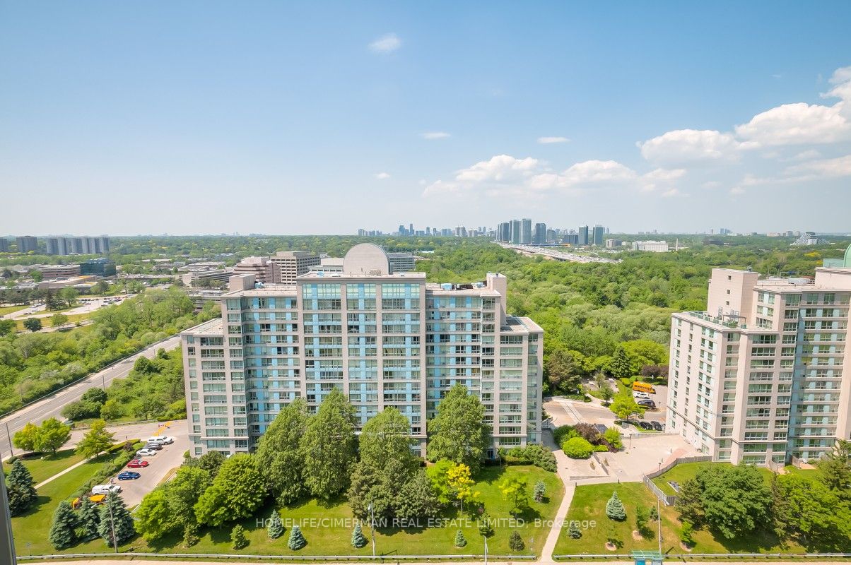 18 Graydon Hall Dr, #1804