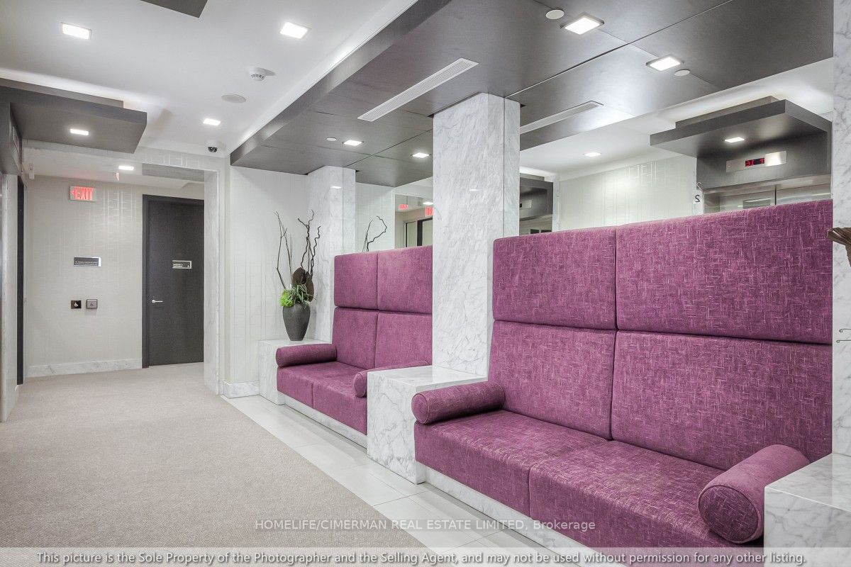 18 Graydon Hall Dr, #1804