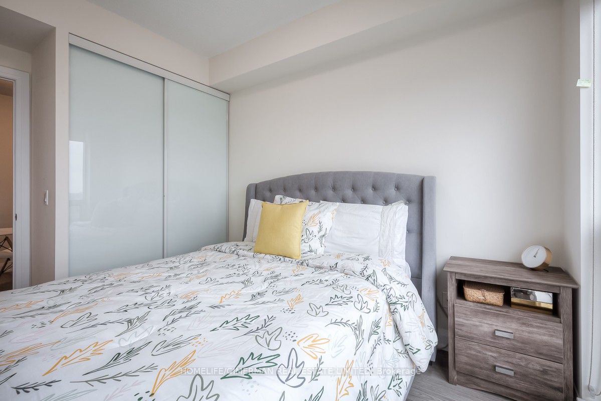 18 Graydon Hall Dr, #1804