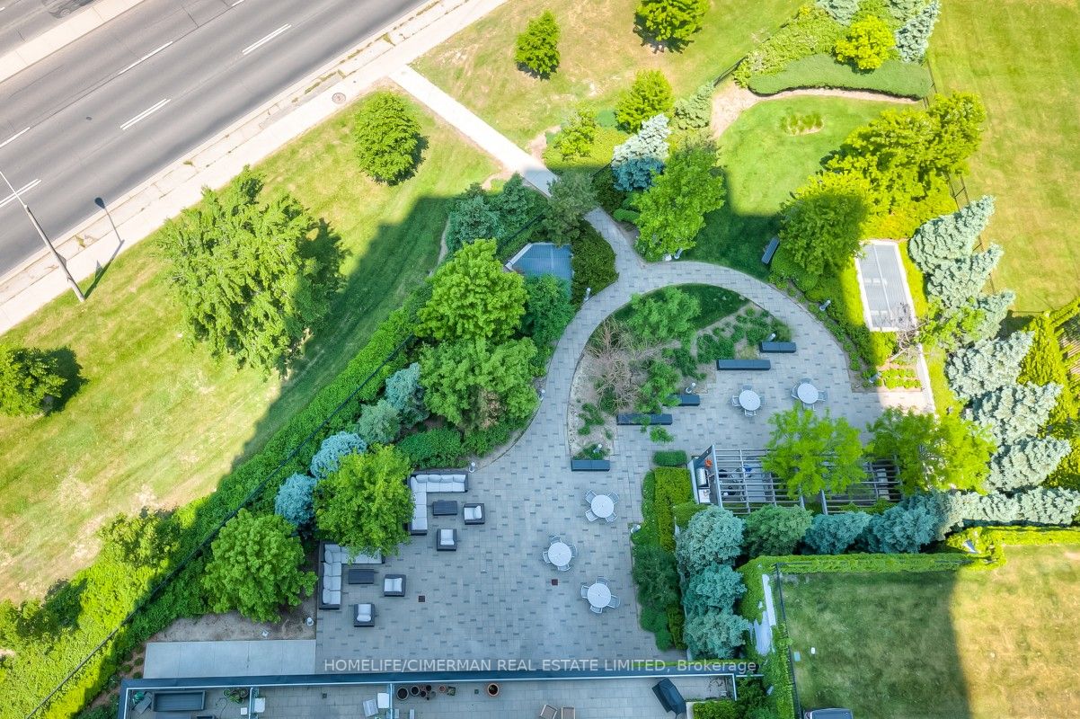 18 Graydon Hall Dr, #1804