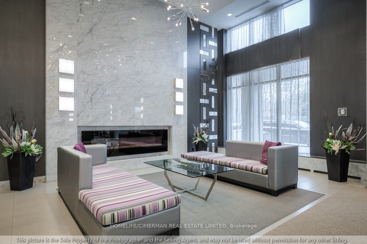 18 Graydon Hall Dr, #1804