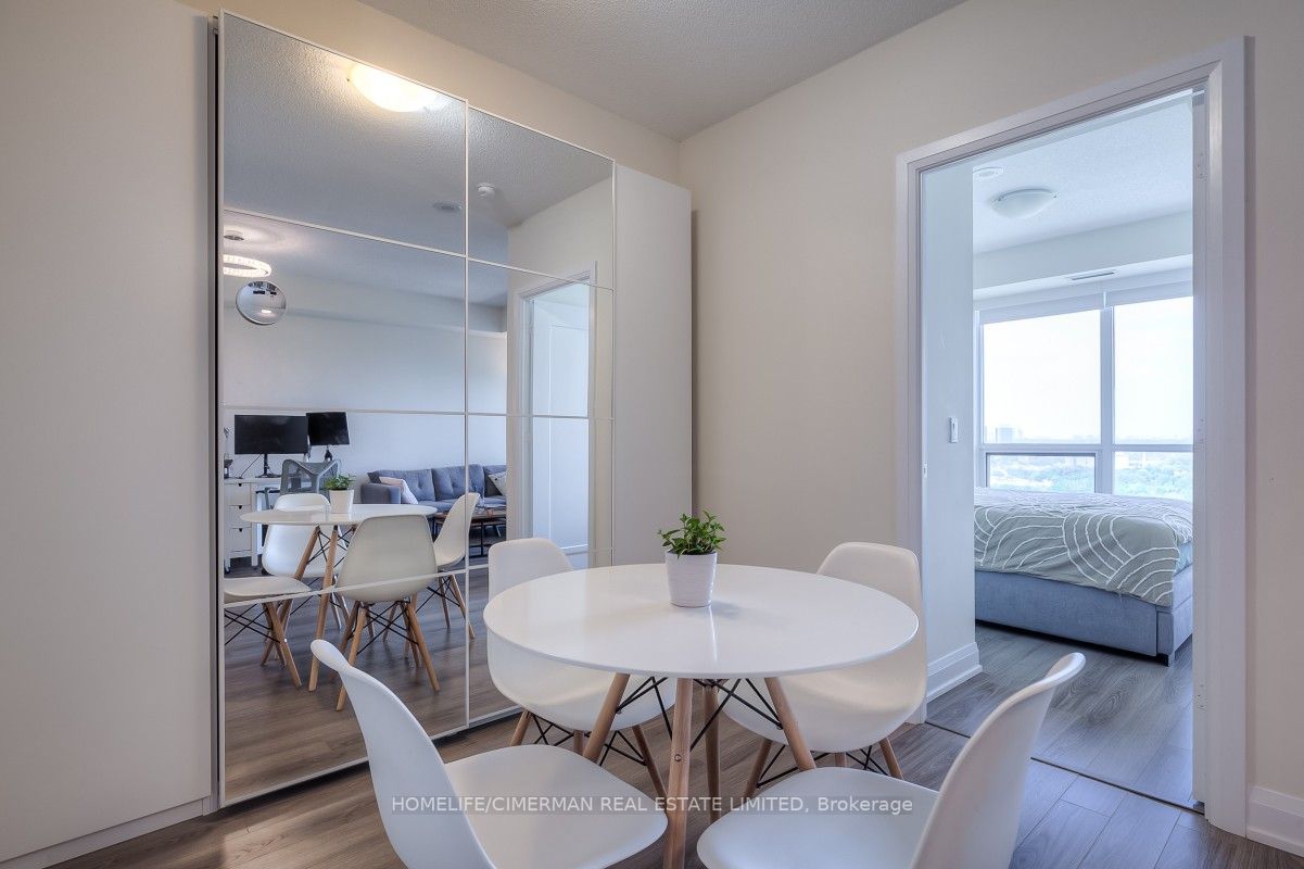 18 Graydon Hall Dr, #1804