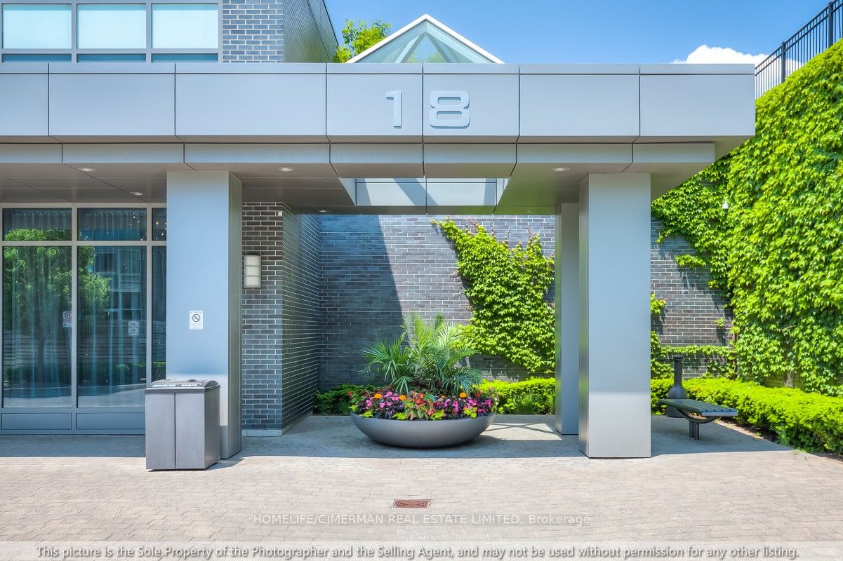 18 Graydon Hall Dr, #1804