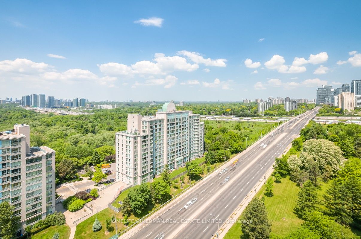 18 Graydon Hall Dr, #1804