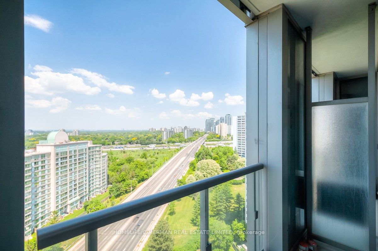 18 Graydon Hall Dr, #1804