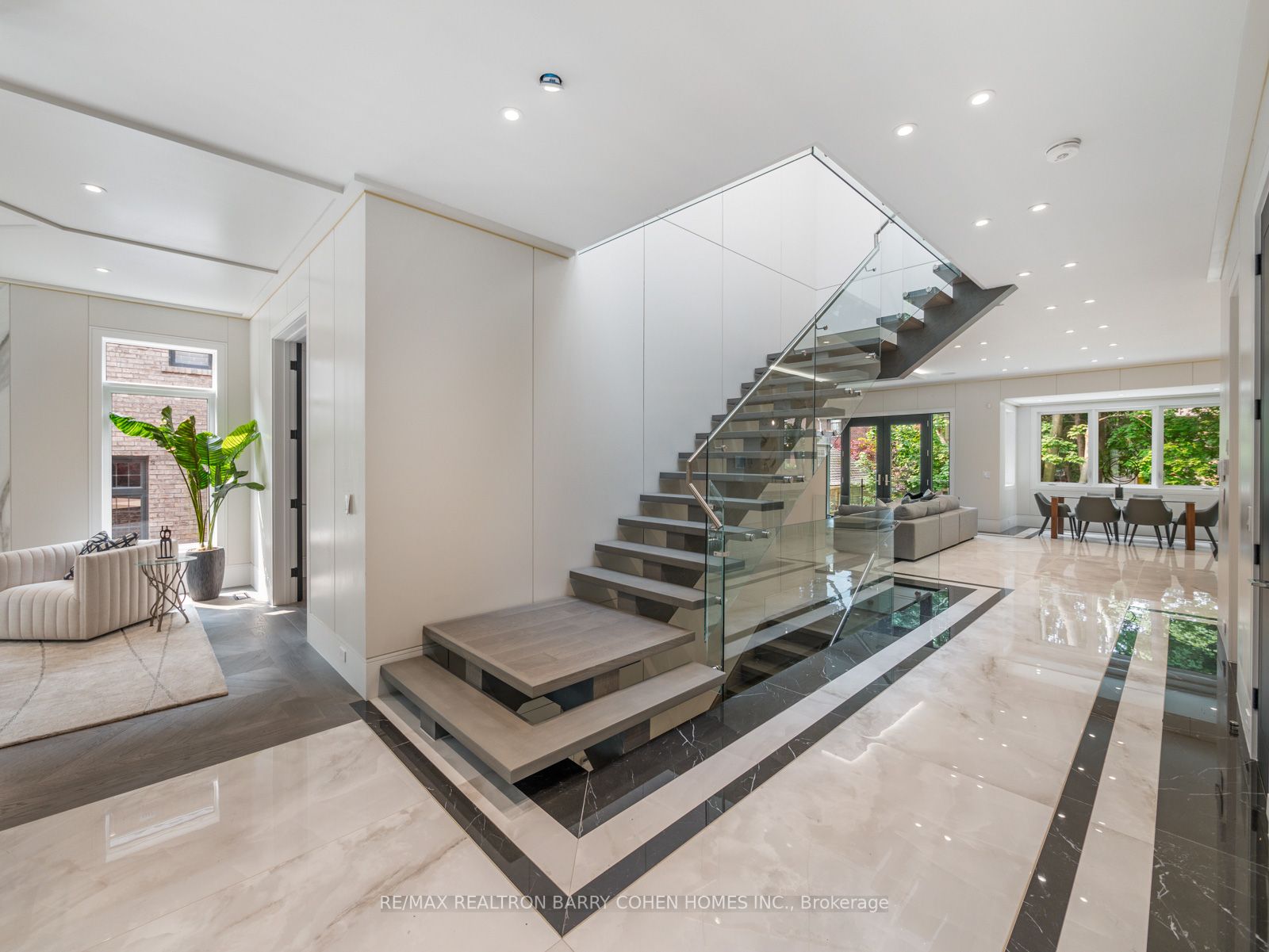 86 Mason Blvd