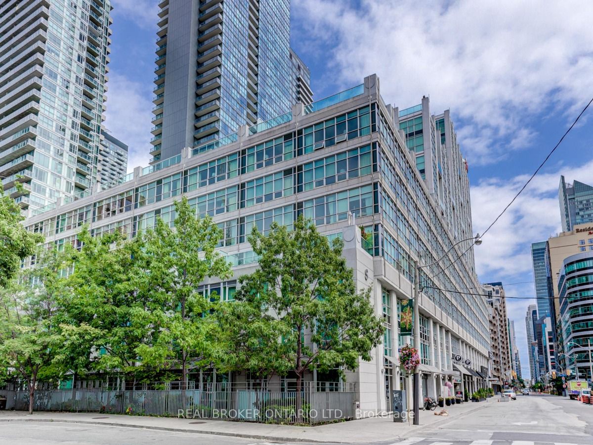 350 Wellington St W, #215