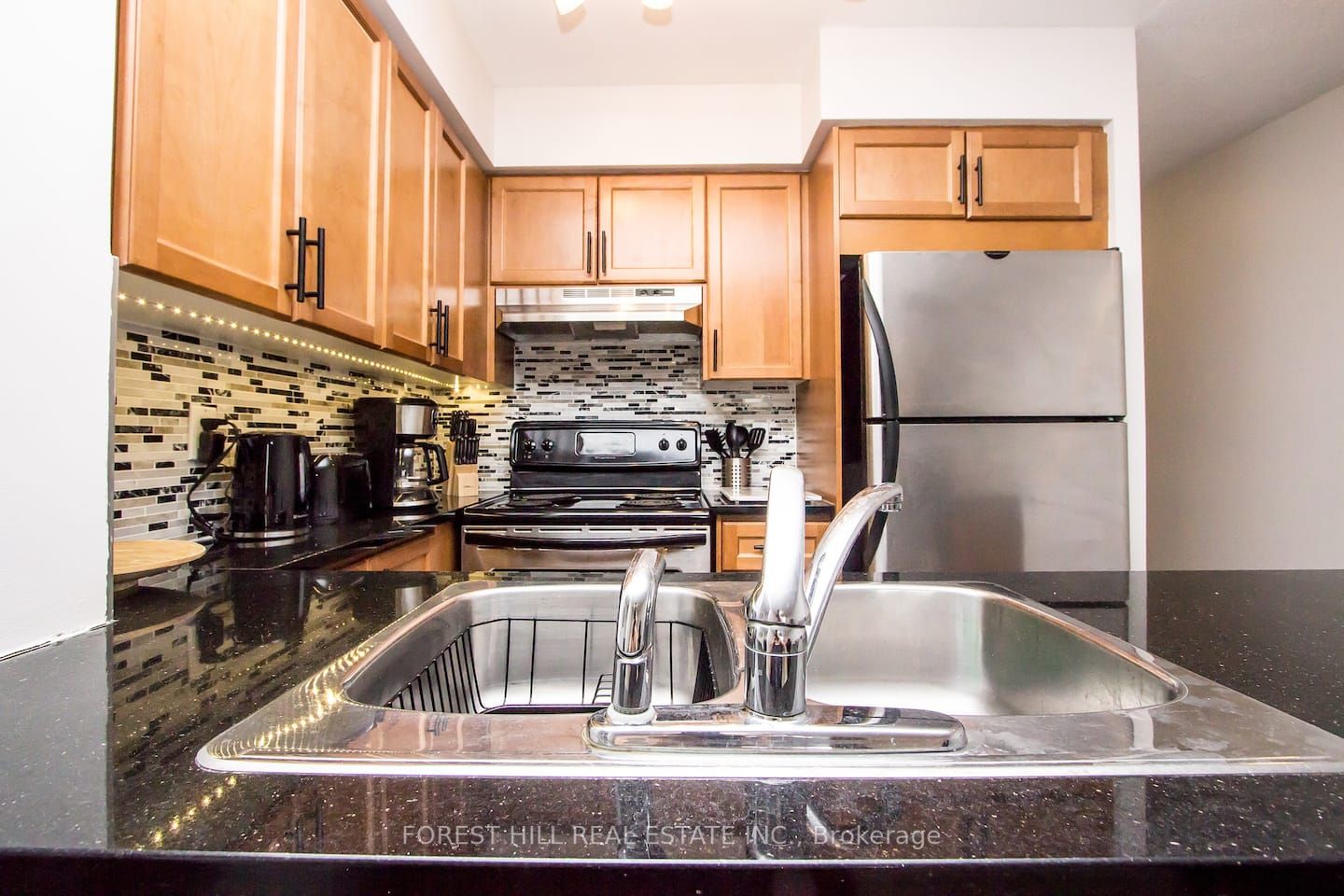 18 Kenaston Gdns, #1010