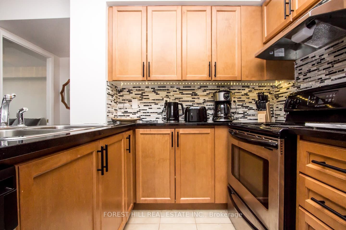 18 Kenaston Gdns, #1010
