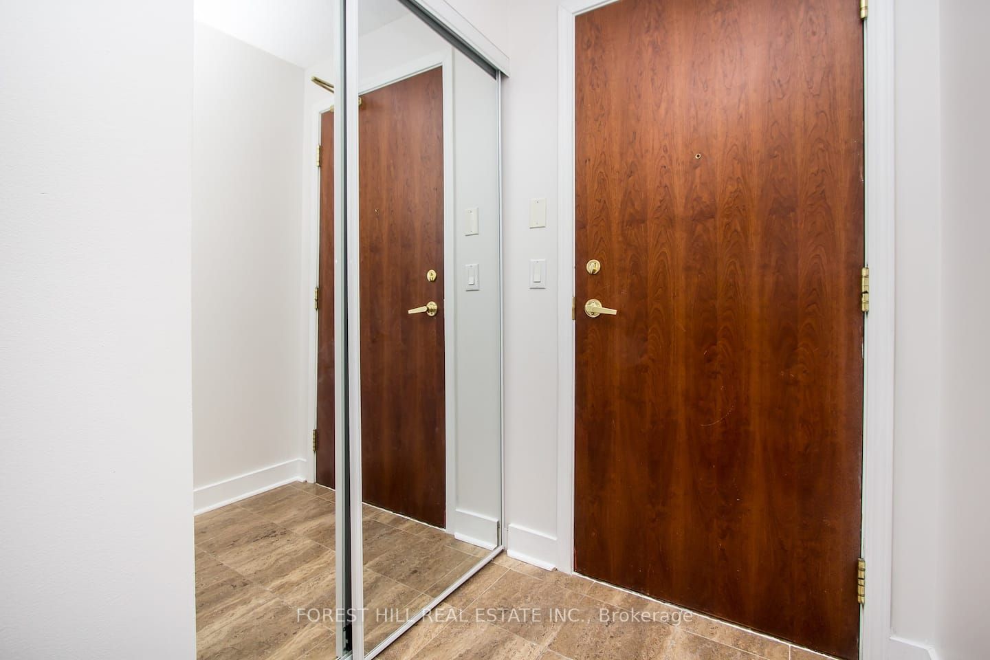 18 Kenaston Gdns, #1010