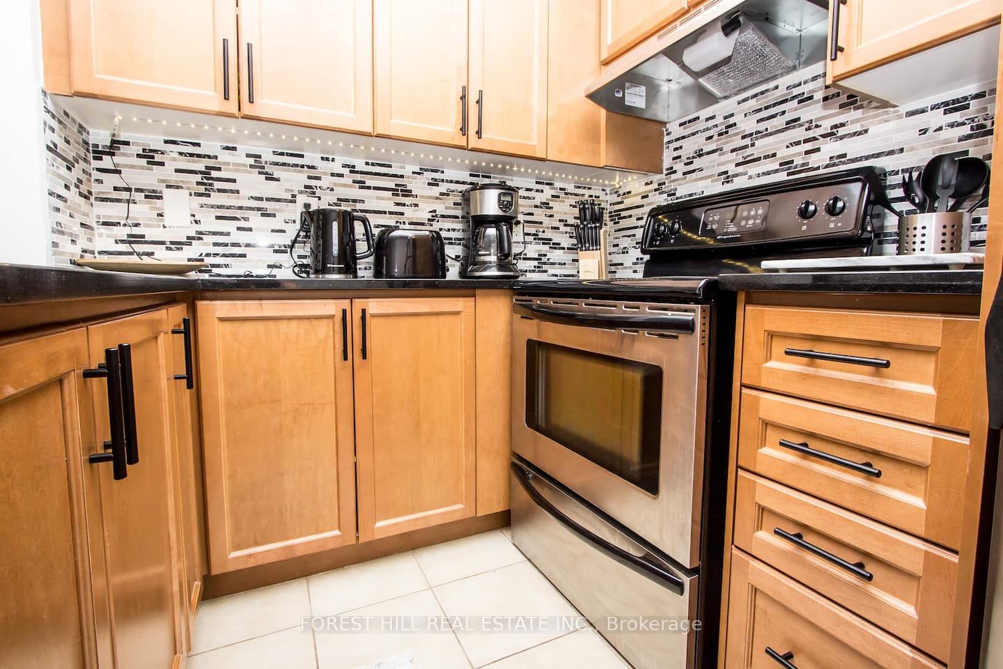 18 Kenaston Gdns, #1010