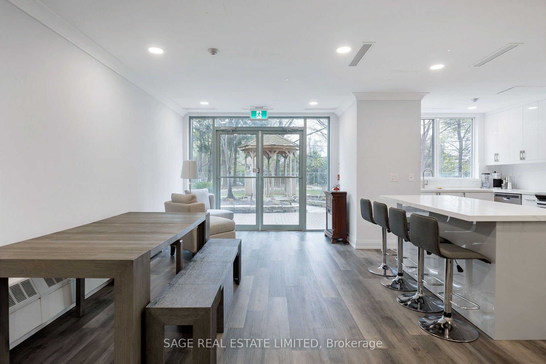 398 Eglinton Ave E, #706
