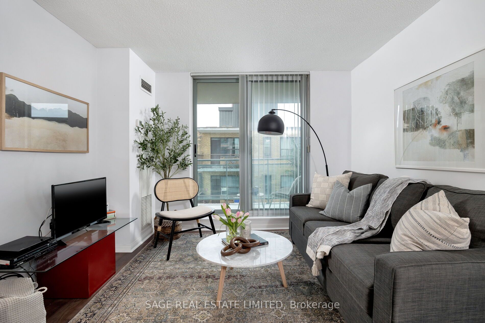 398 Eglinton Ave E, #706