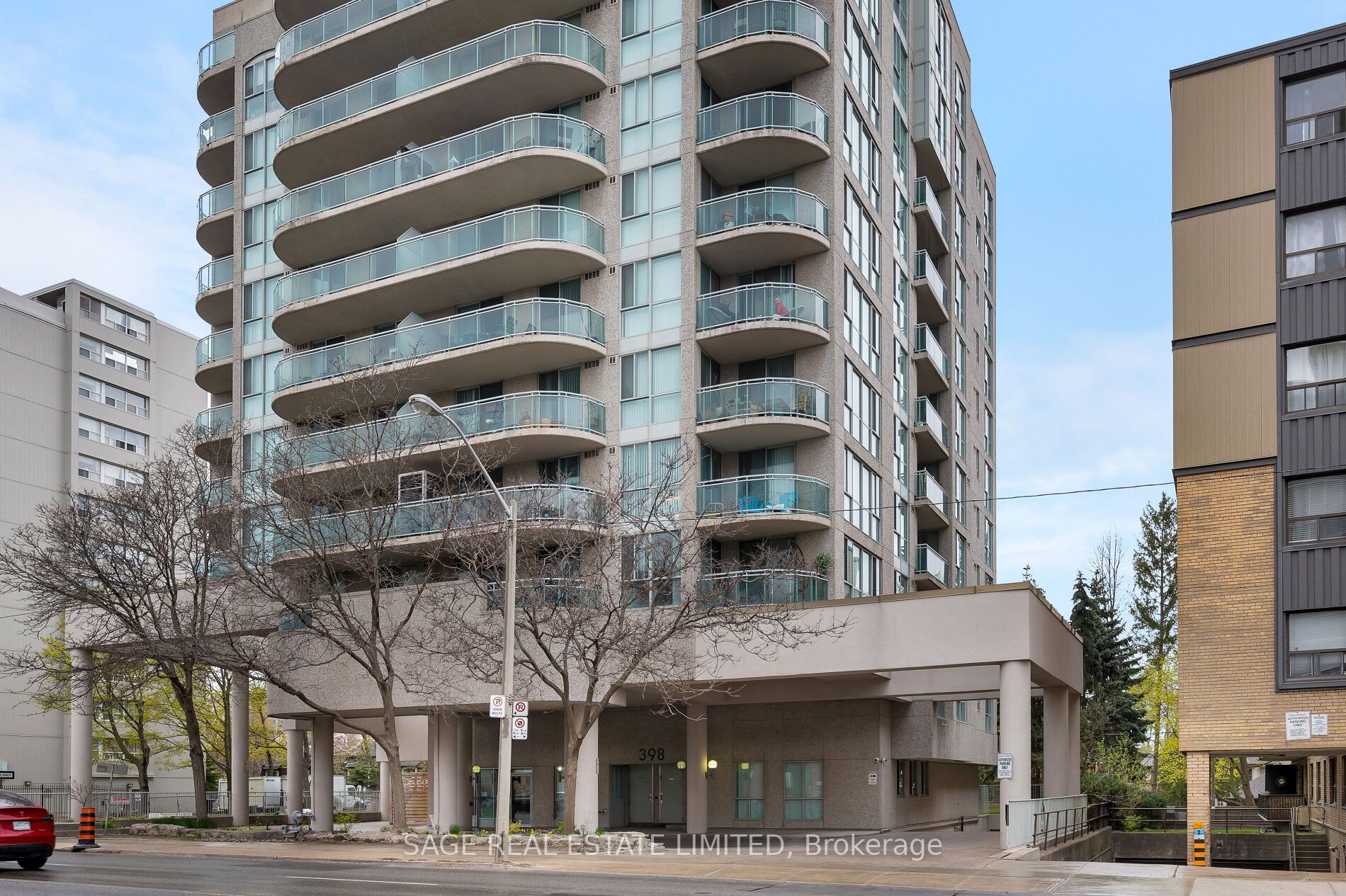 398 Eglinton Ave E, #706