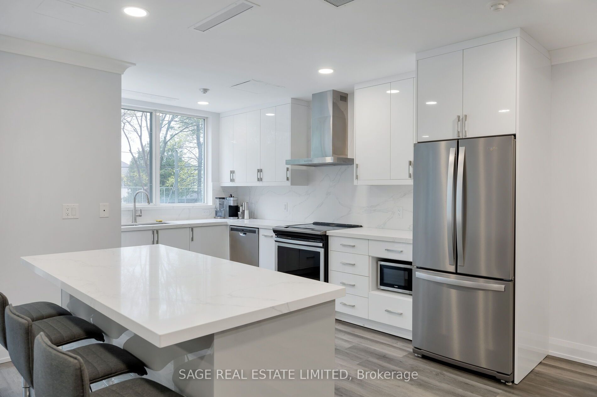 398 Eglinton Ave E, #706