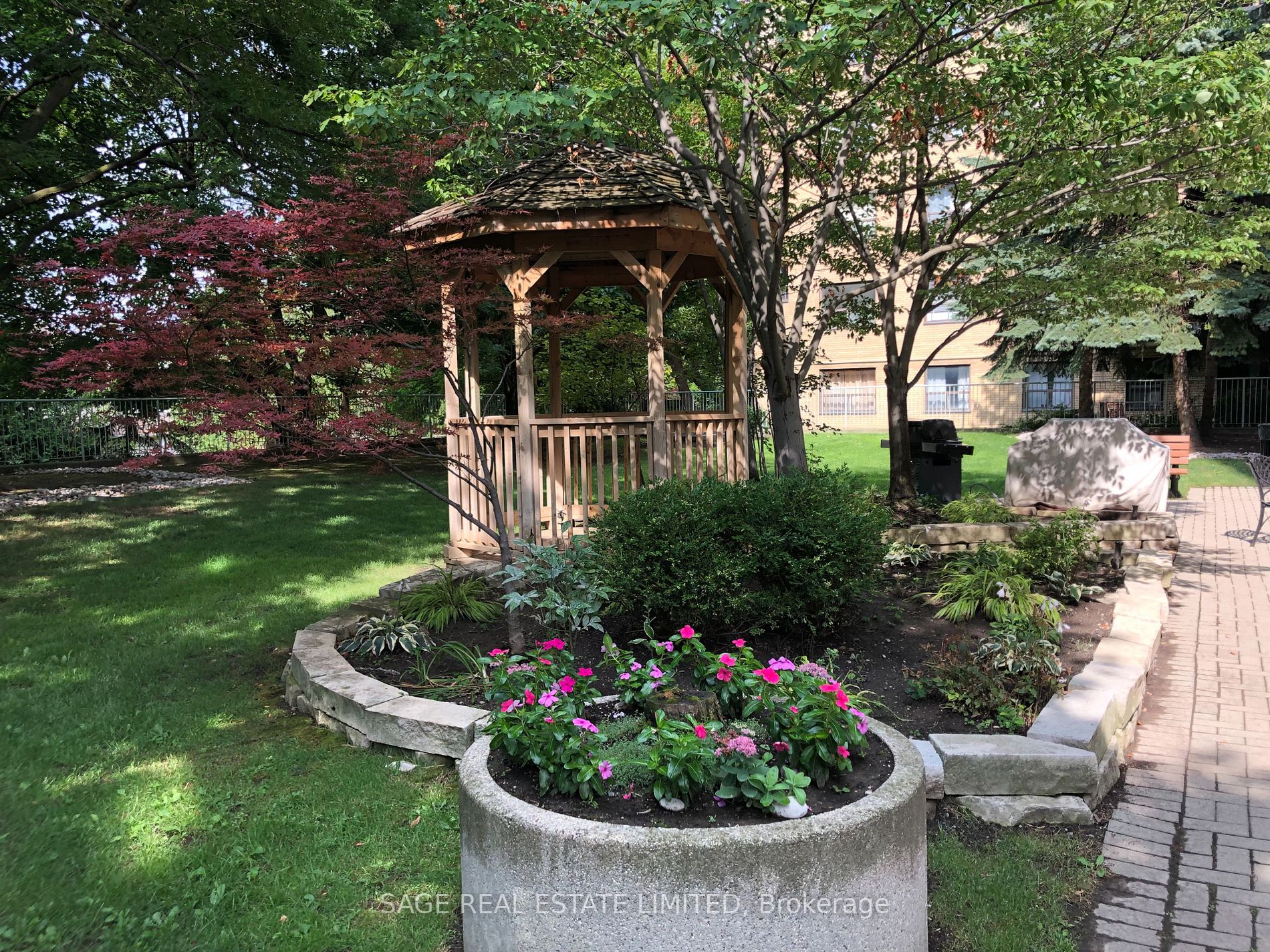 398 Eglinton Ave E, #706
