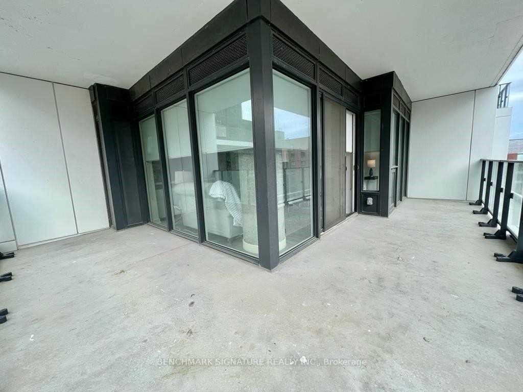 77 Shuter Street, #802