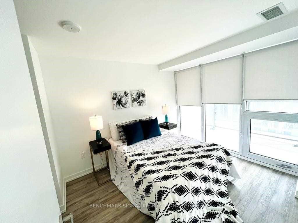 77 Shuter Street, #802