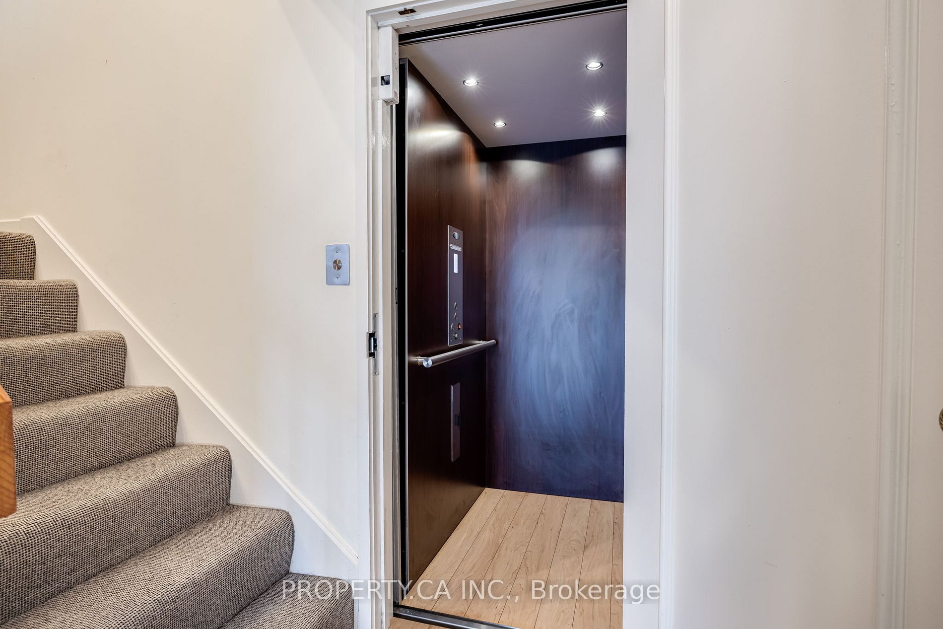 33 Harbour Sq, #410/204