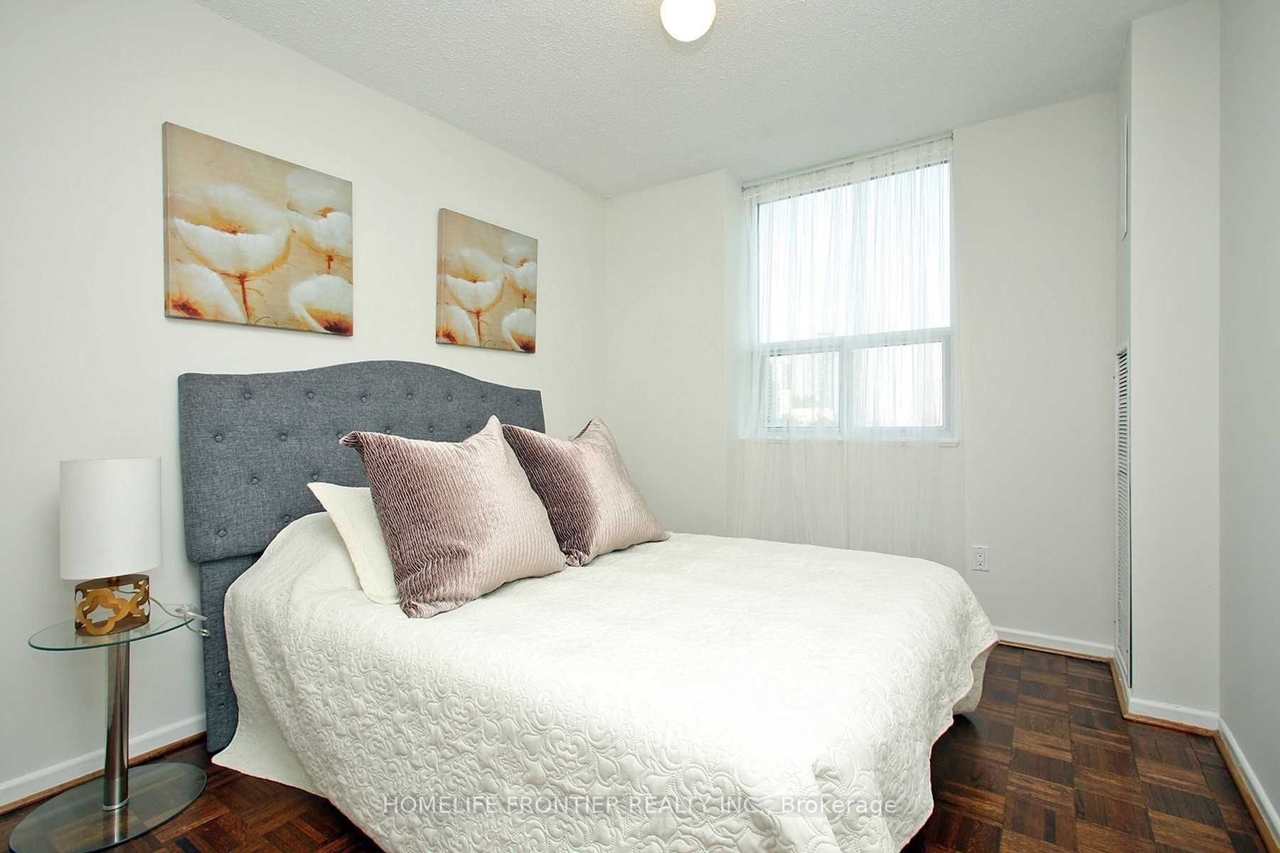 5 Old Sheppard Ave, #808