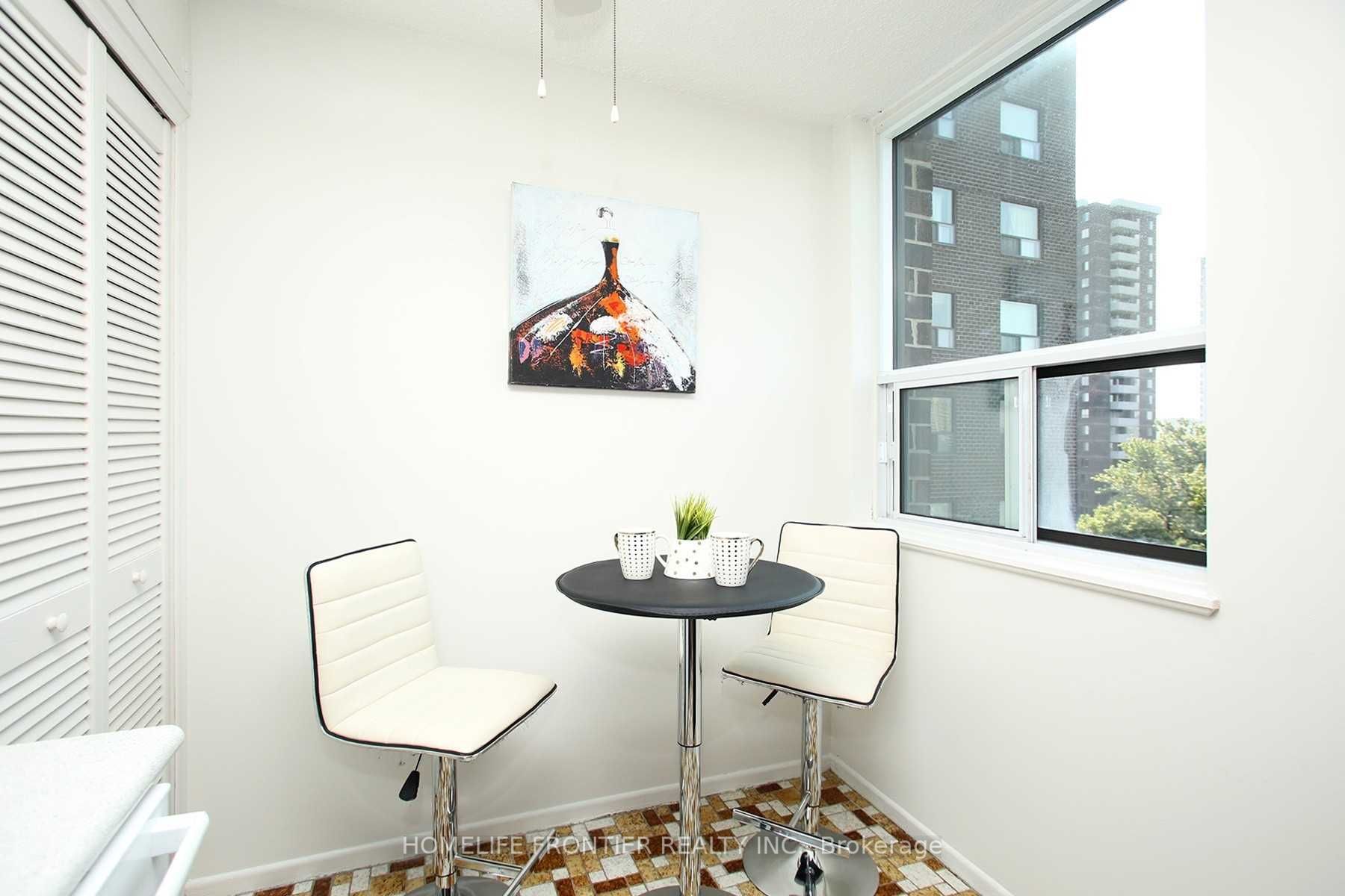 5 Old Sheppard Ave, #808