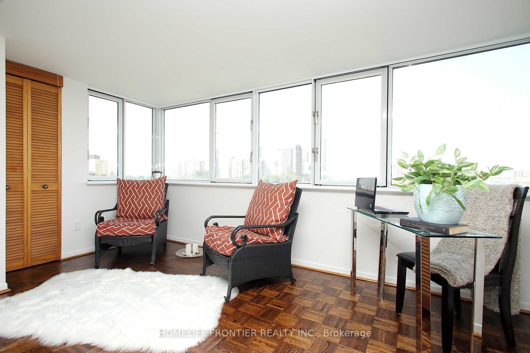 5 Old Sheppard Ave, #808