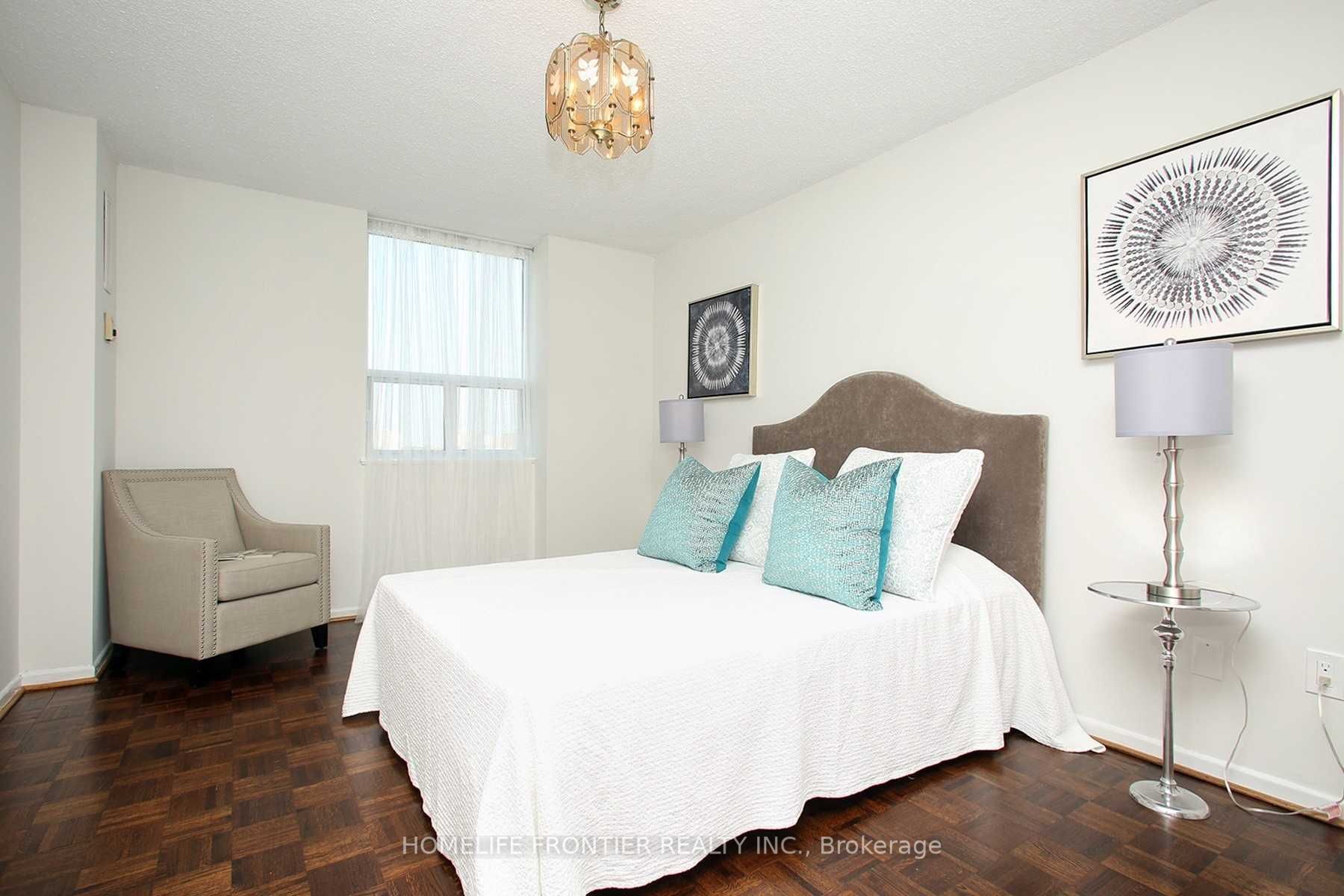 5 Old Sheppard Ave, #808