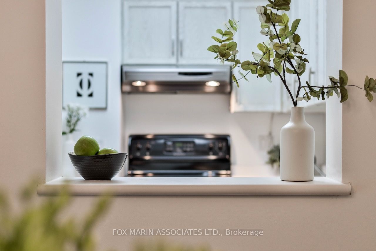 284 Bloor St W, #206