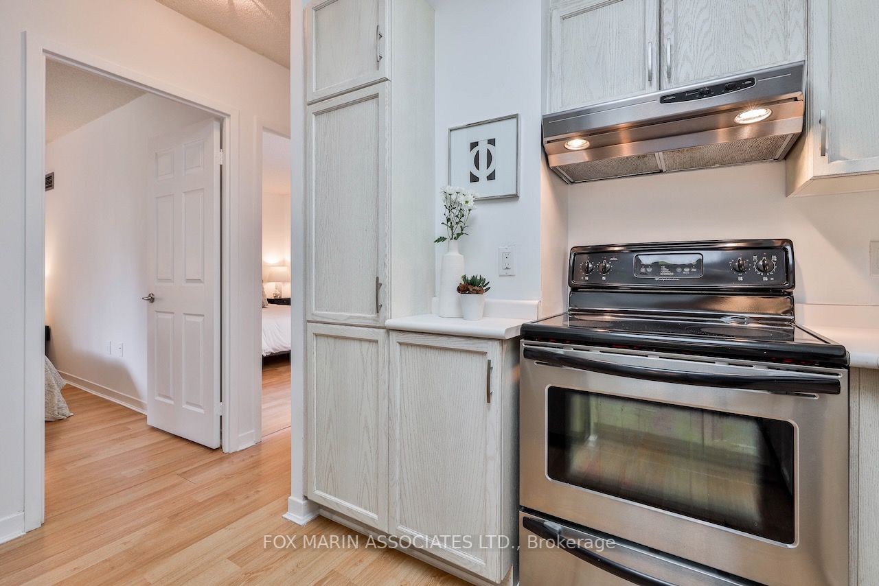 284 Bloor St W, #206