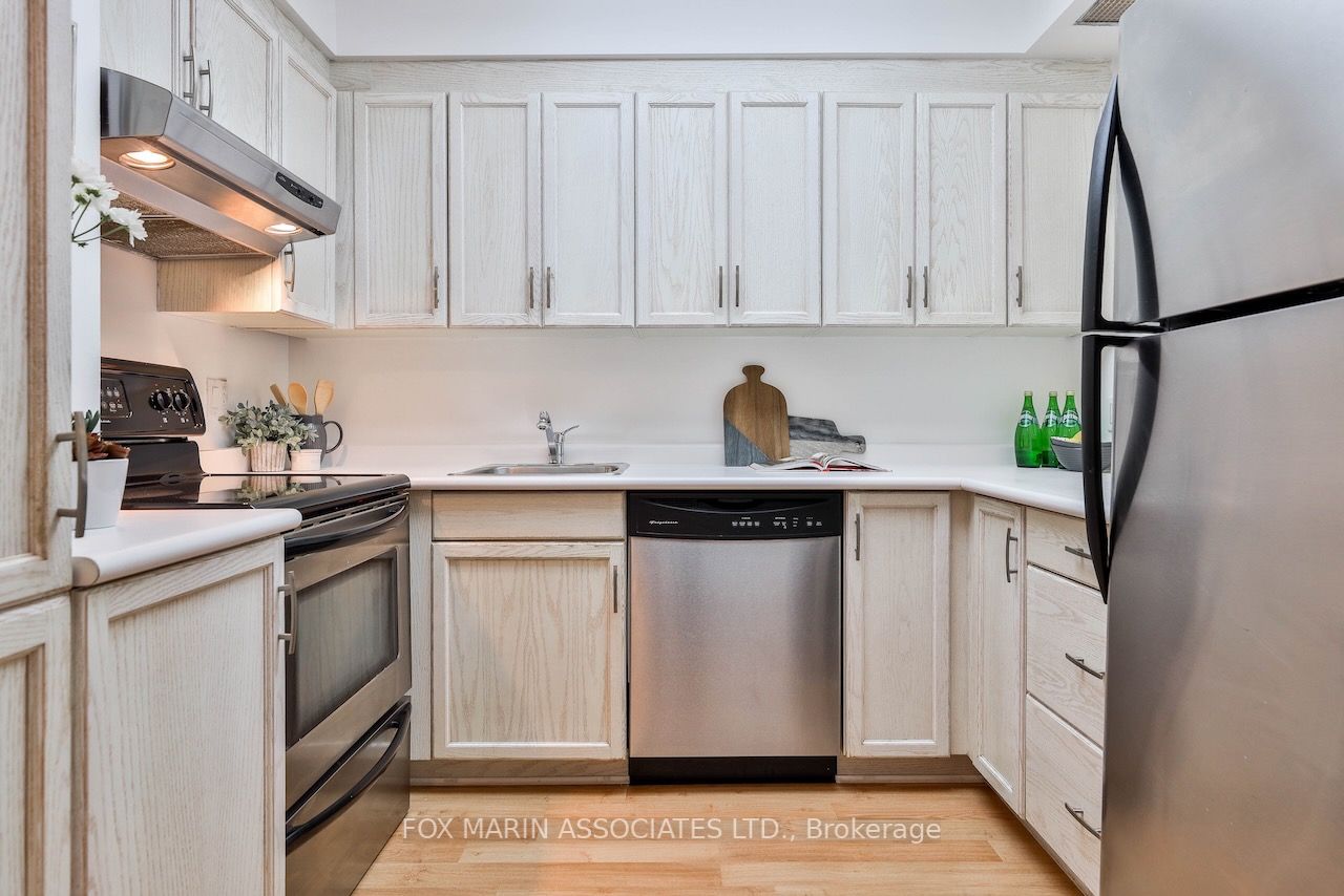 284 Bloor St W, #206