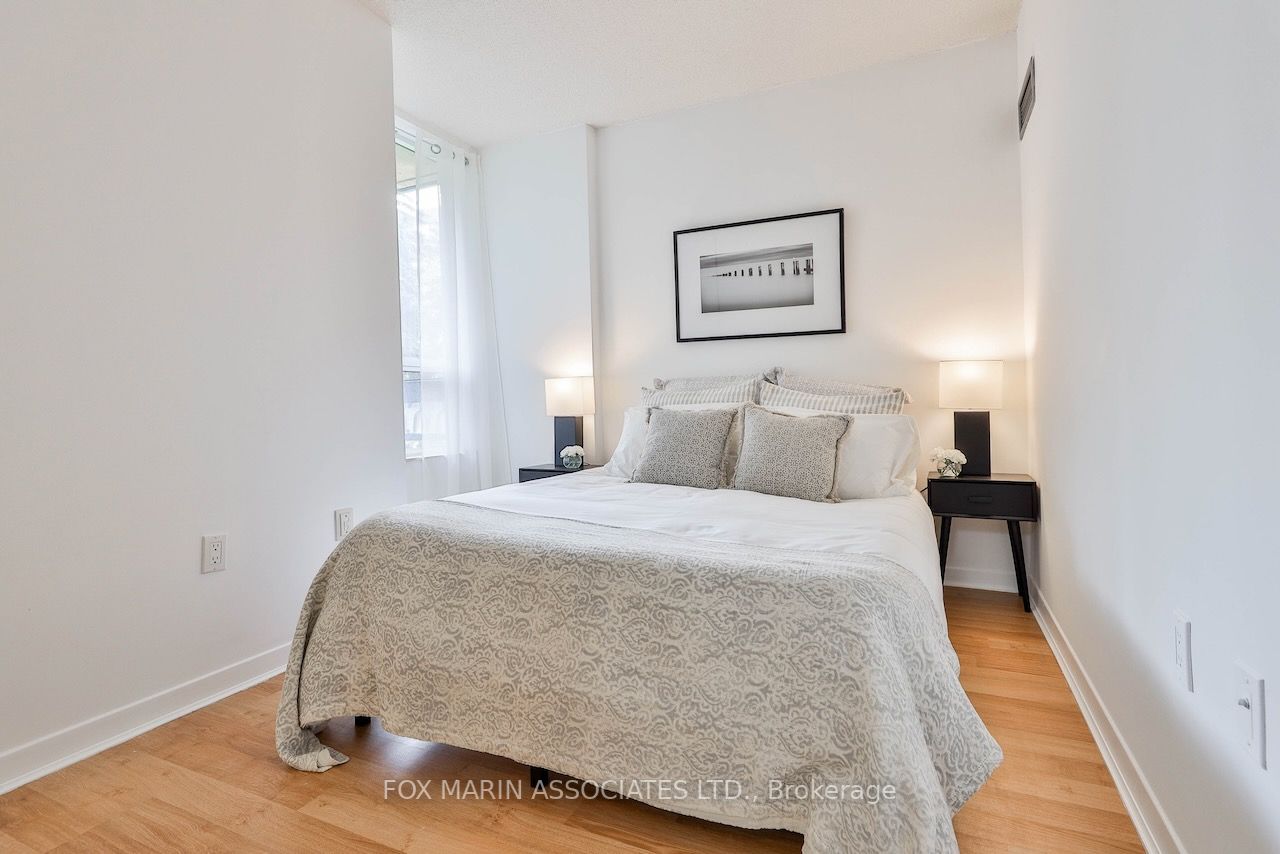 284 Bloor St W, #206
