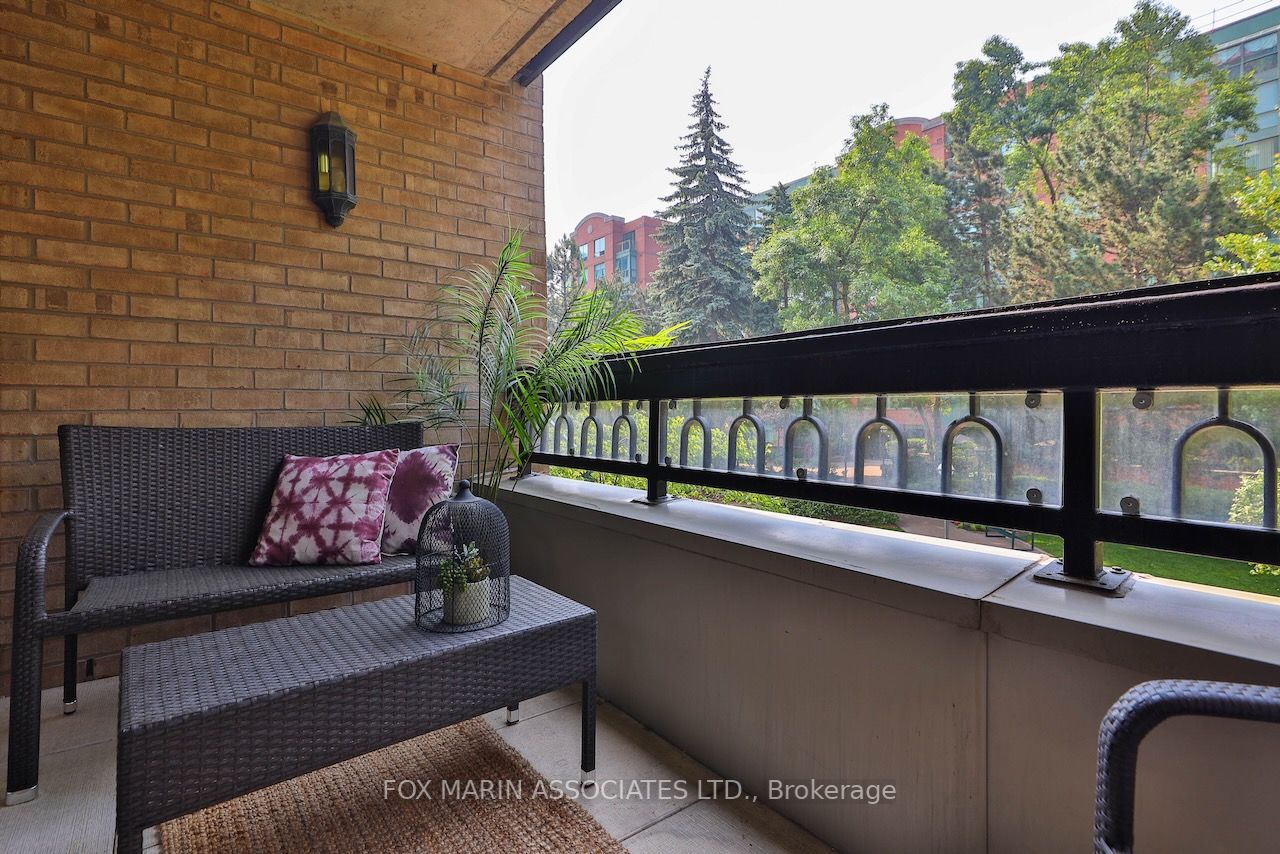 284 Bloor St W, #206