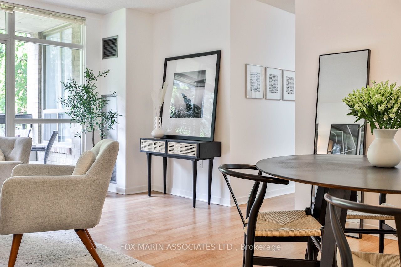 284 Bloor St W, #206