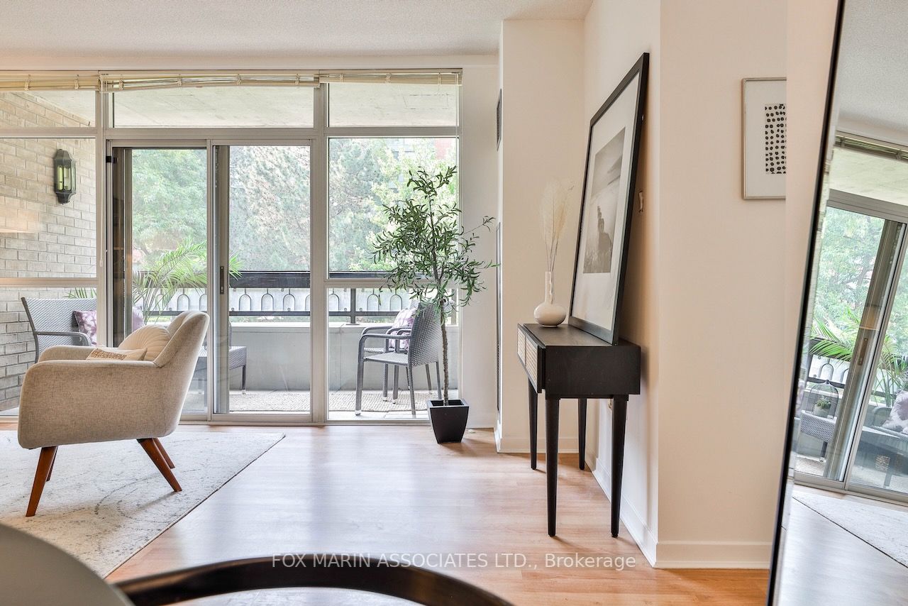 284 Bloor St W, #206