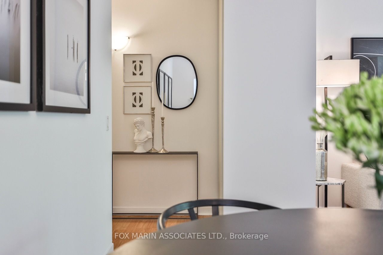 284 Bloor St W, #206