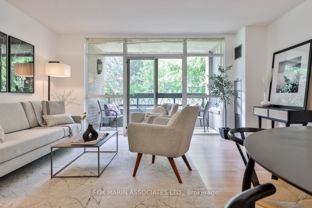 284 Bloor St W, #206