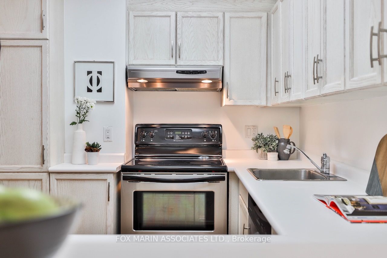284 Bloor St W, #206