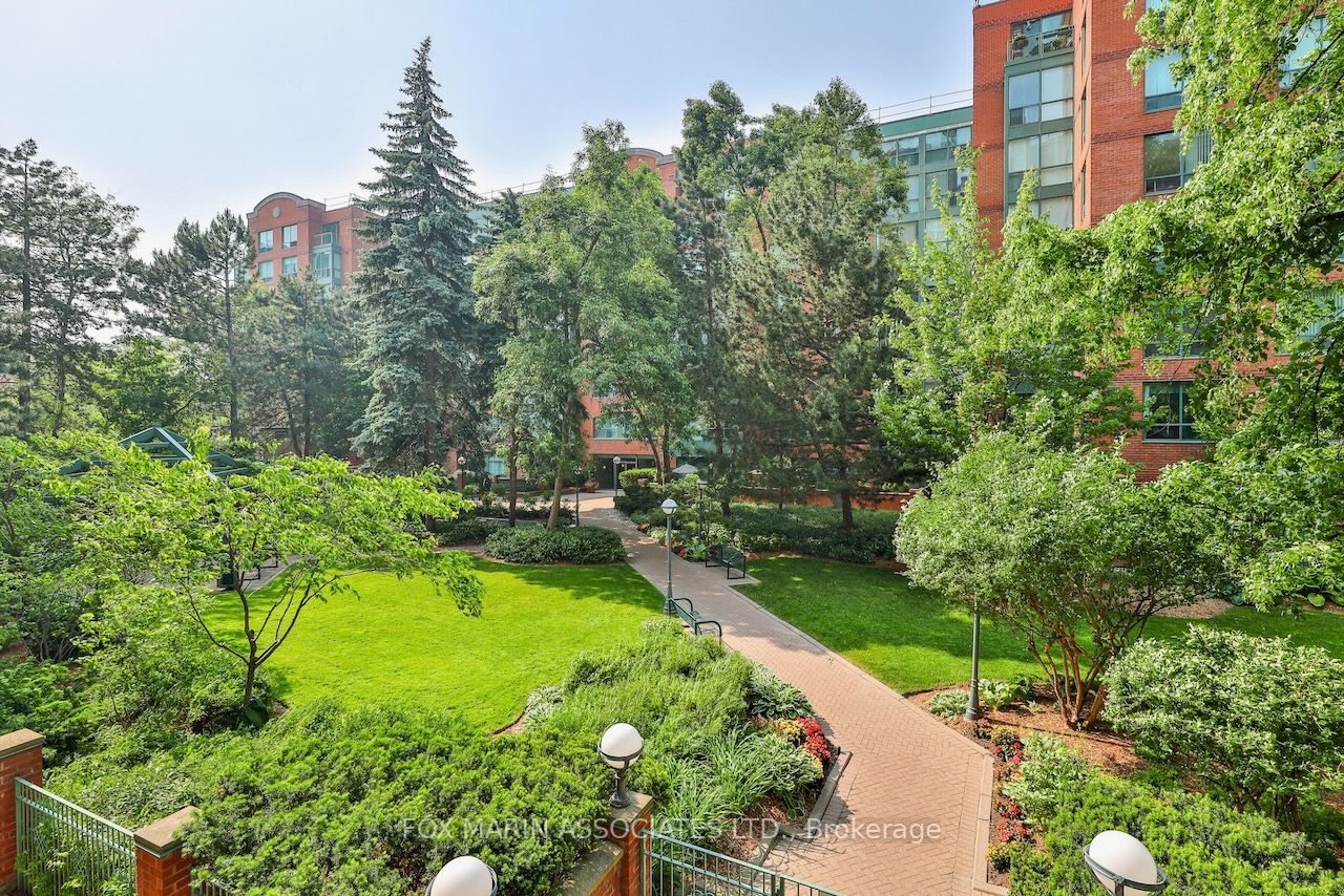 284 Bloor St W, #206
