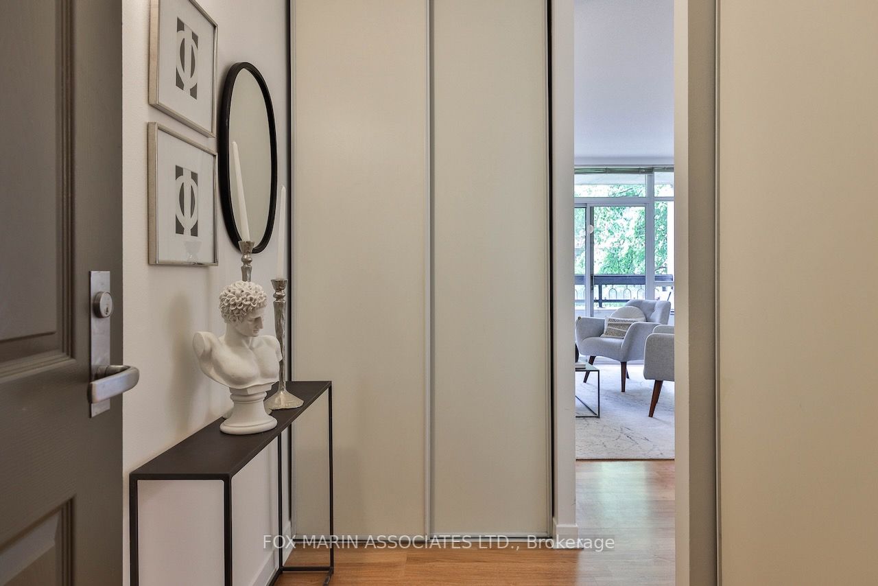 284 Bloor St W, #206
