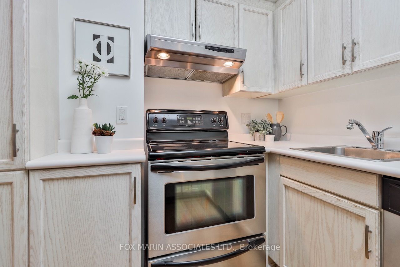 284 Bloor St W, #206