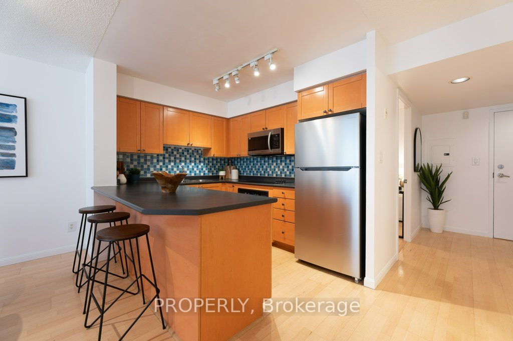 1000 King St W, #209