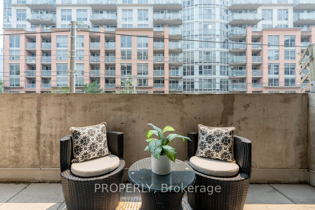 1000 King St W, #209
