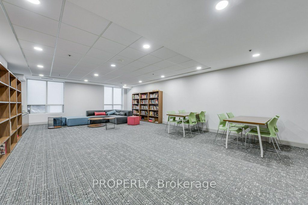 1000 King St W, #209