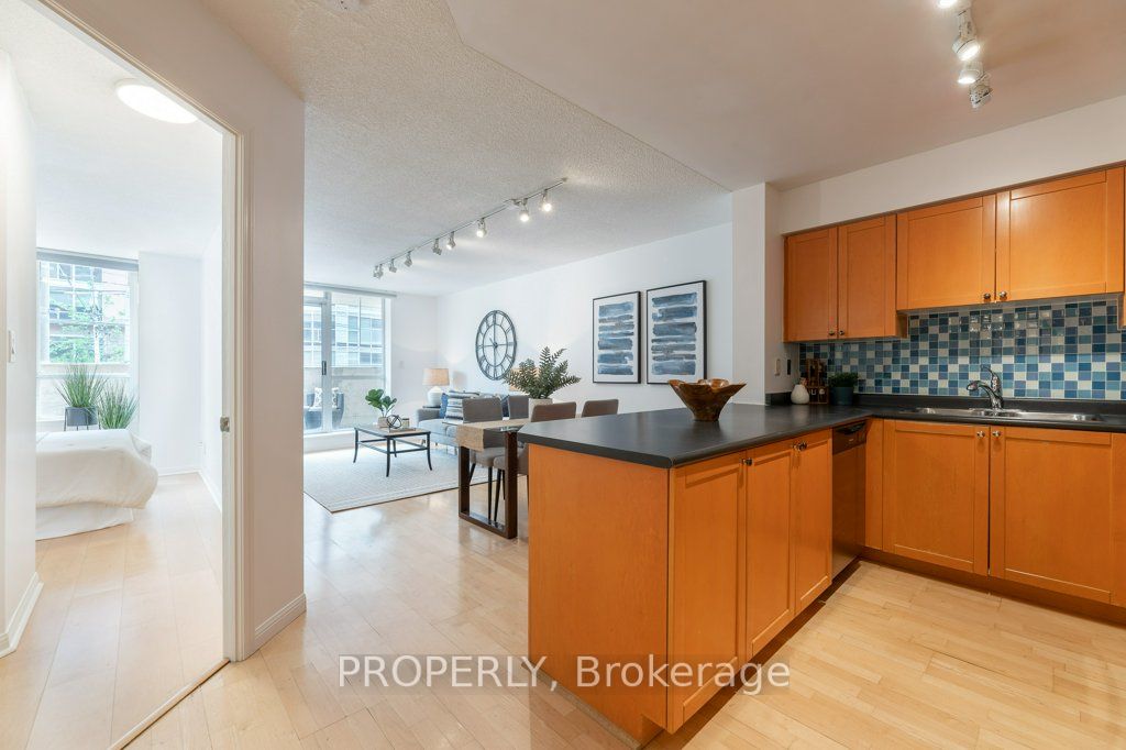 1000 King St W, #209