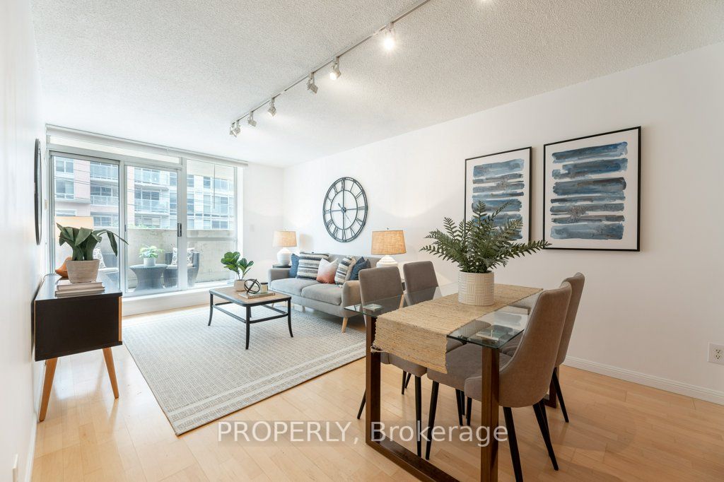 1000 King St W, #209